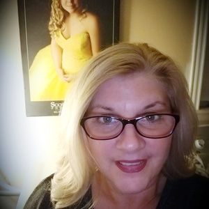 Meet your Posher, April